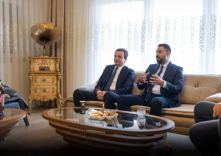 Kurti e Krasniqi vizitojnë një familje të komunitetit egjipitan