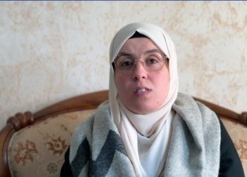 Gruaja palestineze e liruar nga Izraeli: Nuk më lejuan të mbaja shaminë