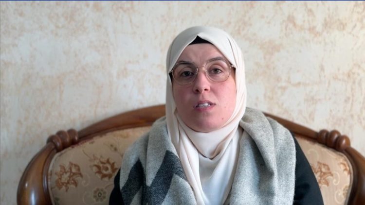 Gruaja palestineze e liruar nga Izraeli: Nuk më lejuan të mbaja shaminë