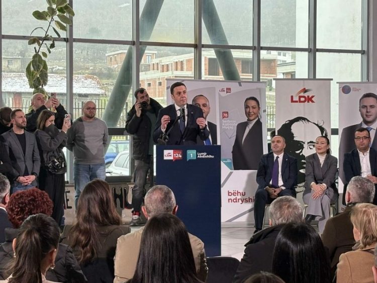 Abdixhiku në Istog: Kënaqësi me qenë në shtëpinë tonë politike në Istogun e Ibrahim Rugovës