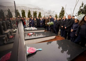 Abdixhiku bën homazhe për Tahir Zemaj: Ishte mishërim i guximit dhe atdhedashurisë