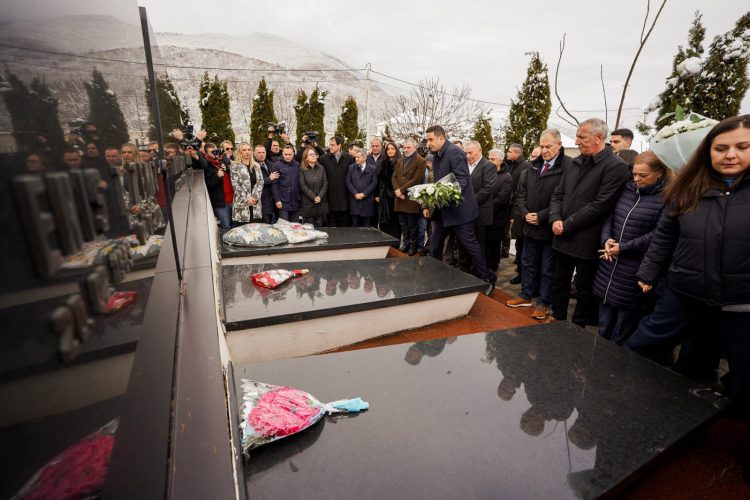 Abdixhiku bën homazhe për Tahir Zemaj: Ishte mishërim i guximit dhe atdhedashurisë