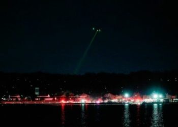 Momenti kur avioni dhe helikopteri përplasen në Uashington DC (Video)