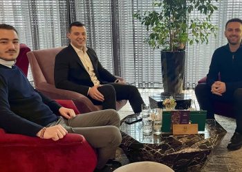 Djali i Thaçit dhe Veselit në mbështetje të Altin Krasniqit