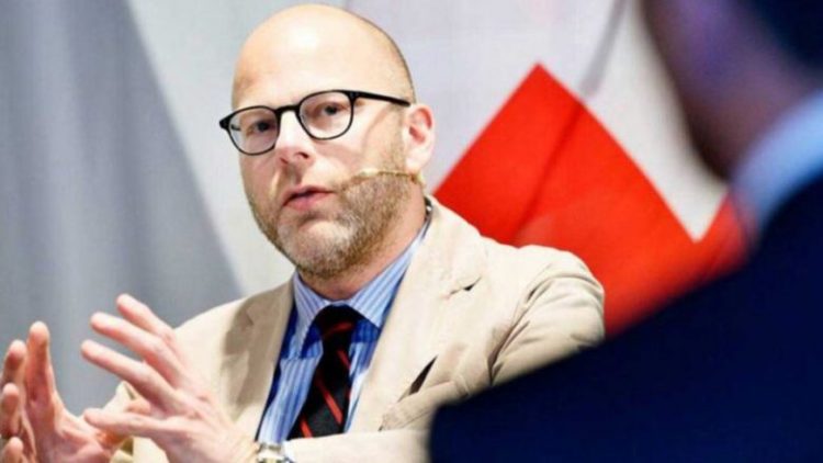 Vogel: Për sa kohë BE-ja dhe SHBA-ja e ‘ledhatojnë Vuçiqin’, Kosova do të jetë në rrezik