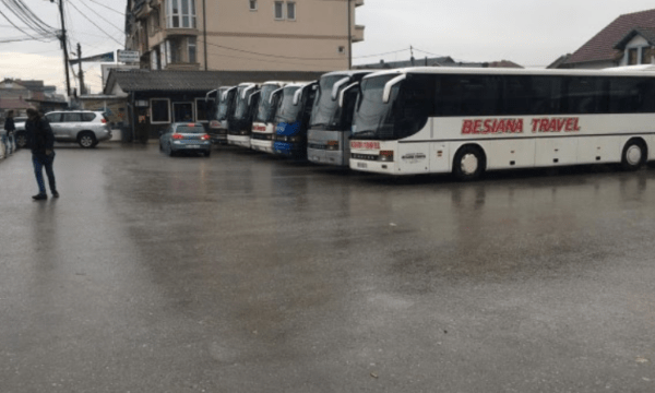 Vazhdon greva e pronarëve të autobusëve në linjën Podujevë-Prishtinë