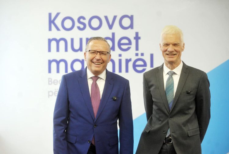 Hamza e sjell në Kosovë themeluesin e PISA-s, zotohet se do ta rrisë cilësinë në arsim