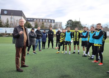 Bedri Hamza para futbollistëve premton mbështetje për shkollat dhe klubet sportive