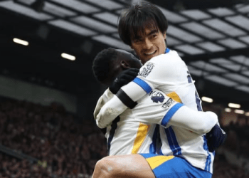 Brightoni e “shokon” Manchester Unitedit në “Old Trafford”