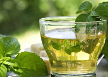 Ja çfarë përfitimesh kemi nga pirja e çajit jeshil