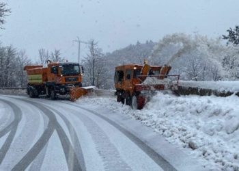 Kushtet klimatike, ambasada e Shqipërisë del me apel për qytetarët që udhëtojnë drejt Kosovës