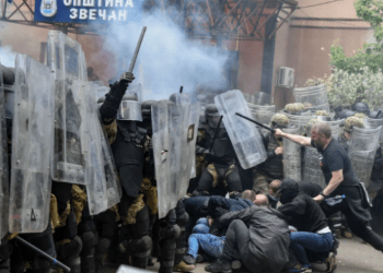 Dënohet me dy vite burgim dhe 9 mijë euro gjobë i akuzuari për sulm ndaj pjesëtarëve të KFOR-it dhe Policisë në Zveçan