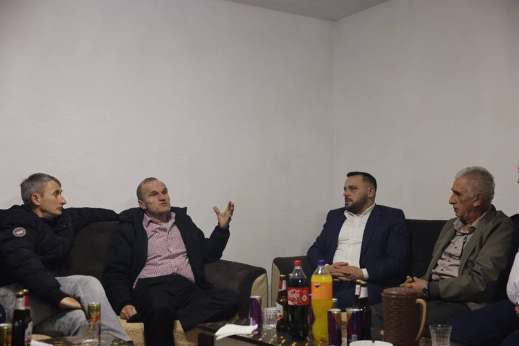 Maqedonci viziton fshatrat e Gollaku: Për Kosovën cep më cep, vetëm me Albin Kurtin Kryeministër