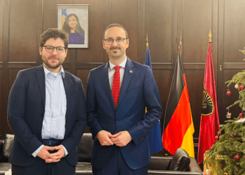 Babanë nga Mitrovica e nënën nga Bosnja, Adis Selimi kandidon për deputet në Bundestagun gjerman