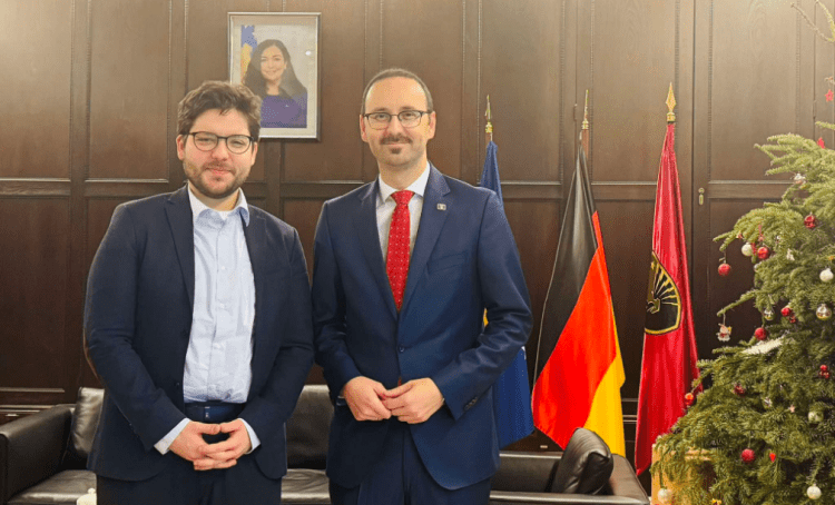 Babanë nga Mitrovica e nënën nga Bosnja, Adis Selimi kandidon për deputet në Bundestagun gjerman