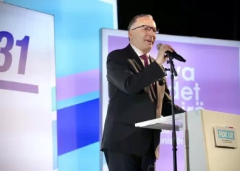 Bedri Hamza kërkon nga gjakovarët të votojnë për një qeveri që investon në Gjakovë