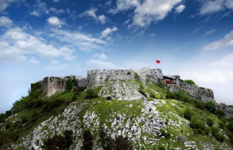 Kalaja e Shkodrës dhe Lezhës me numër rekord vizitorësh përgjatë 2024-ës