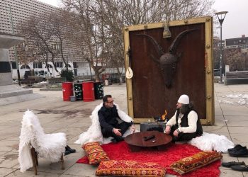 Koalicioni për Familjen, fushatë me kafe në sheshin e Prishtinës