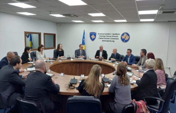 Kryesuesi dhe anëtarët e KQZ-së takohen me Misionin Vëzhgues nga BE-ja