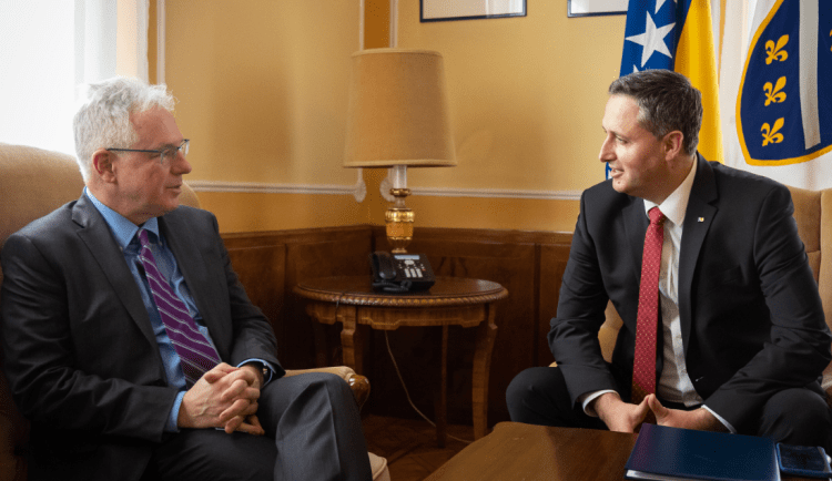 Ambasadori amerikan: SHBA do të kundërshtojë me çdo kusht aktivitetet antikushtetuese në Bosnje dhe Hercegovinë