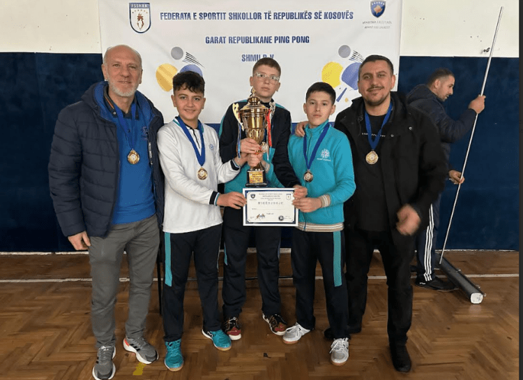 Nxënësit e Maarif Schools në Prizren, kampion në Garat Republikane të Pingpongut