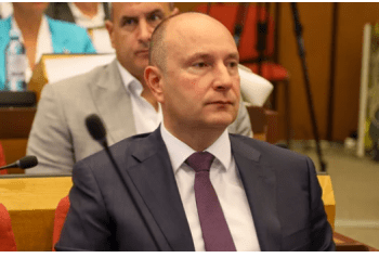 Pas Vuçeviqit, jep dorëheqje edhe kryetari i Novi Sadit