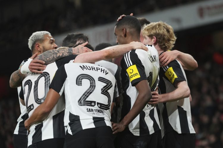 Newcastle me një këmbë në finale të EFL Kupës, mund Arsenalin në shtëpi
