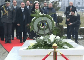 Osmani bashkë me ambasadorët e akredituar bëjnë homazhe te varri i ish-presidentit Ibrahim Rugova