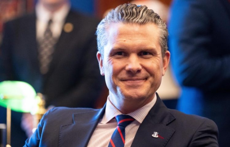 Pete Hegseth emërohet Sekretar i ri i Mbrojtjes i SHBA-së