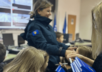 Nxënësit mësojnë nga afër për rolin e policisë në ruajtjen e rendit dhe ofrimin e sigurisë