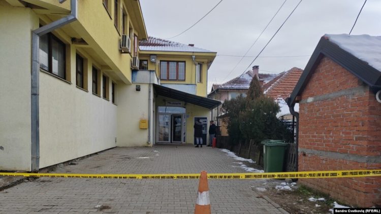 Policia e Kosovës hyn në institucione serbe në Graçanicë