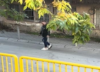 Policia kërkon ndihmën e qytetarëve për ta identifikuar e arrestuar një të dyshuar