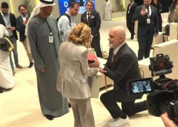 ‘Musk, një rival për mua?’, Rama surprizon Melonin për ditëlindje në Abu Dhabi(Video)