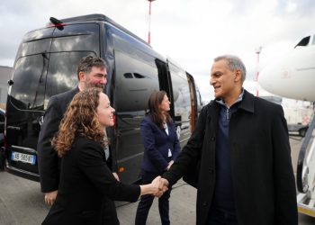 Zyrtari amerikan në Tiranë: Mbërrita në Shqipërinë e bukur, mbështetje për forcimin e demokracisë