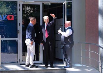 Zbulohet mesazhi që Berisha la me shkrim dore në shkresën që firmosi në SPAK (Foto)