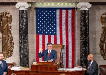 Si arriti Mike Johnson të marrë një mandat si kryetar i Dhomës së Përfaqësuesve me mbështetjen e presidentit të zgjedhur