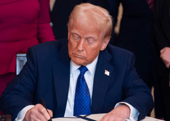 Trump nënshkruan urdhër ekzekutiv për të luftuar antisemitizmin në universitete