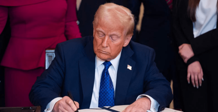 Trump nënshkruan urdhër ekzekutiv për të luftuar antisemitizmin në universitete