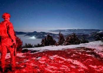 Ushtarët letonez të KFOR-it kryejnë patrullime rutinë në Zubin Potok