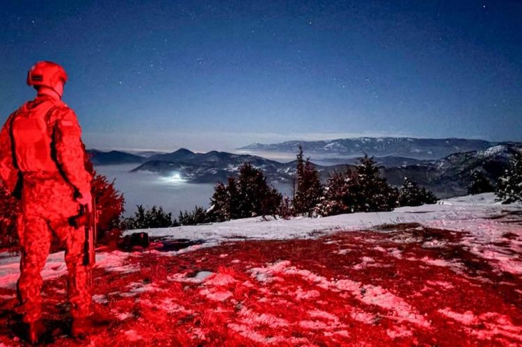 Ushtarët letonez të KFOR-it kryejnë patrullime rutinë në Zubin Potok