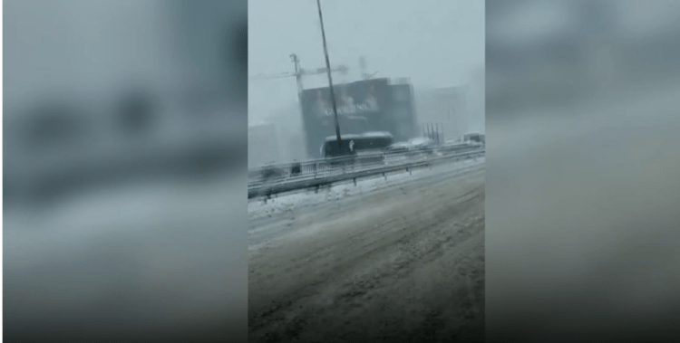 Reshje të mëdha të borës, disa automjete bllokohen e disa me vështirësi e kalojnë Veternikun (Video)