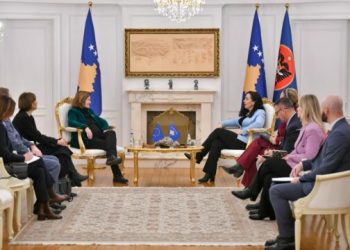 Presidentja Osmani pret në takim ekipin e Misionit Vëzhgues të Zgjedhjeve të Bashkimit Evropian