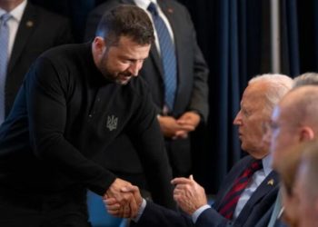 ‘Putin duhet të ndjejë koston e luftës’, Zelensky zbardh detaje nga biseda me Biden: Folëm për sanksionet ndaj…