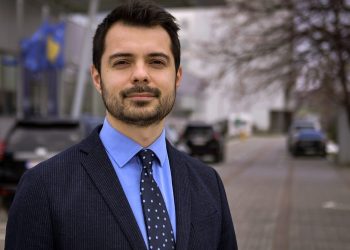 Pas urdhrit të gjykatës që Kurti të paraqitet në Prokurorinë Speciale, reagon zëdhënësi i Qeverisë