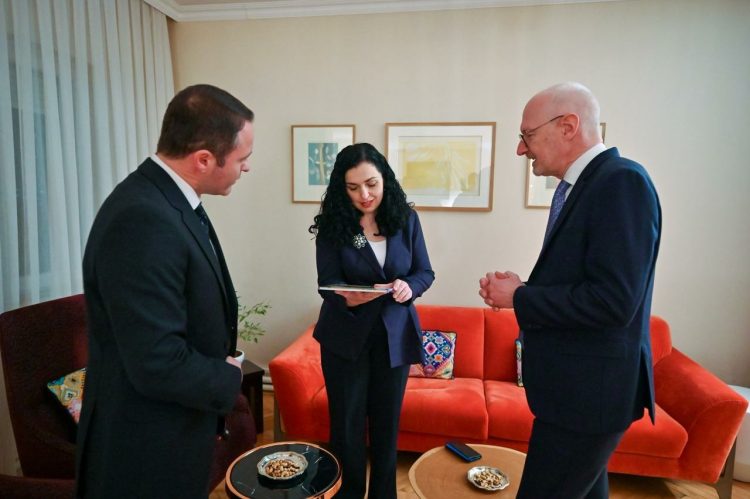 Osmani takohet me ambasadorin francez Olivier Guérot, Presidenca jep detaje