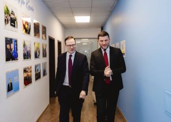 Krasniqi takon ambasadorin turk, diskutojnë për zhvillimet politike pas zgjedhjeve të 9 shkurtit