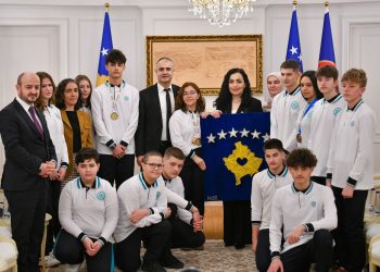 Osmani priti në takim nxënësit që korrën fitore në Olimpiadën Ndërkombëtare STEM 2024