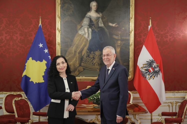 Presidenti i Austrisë uron Osmanin për 17-vjetorit të Pavarësisë, rikujton mbështetjen e vazhdueshme për Kosovën
