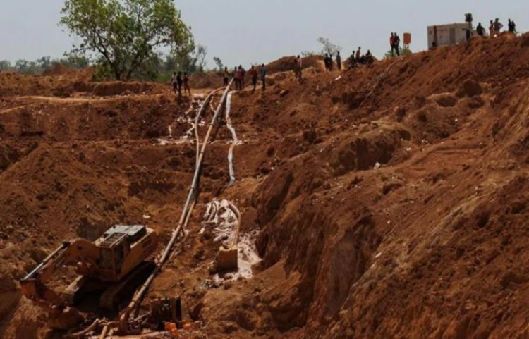 Dhjetëra të v*rarë nga shembja e minierës së arit në Mali