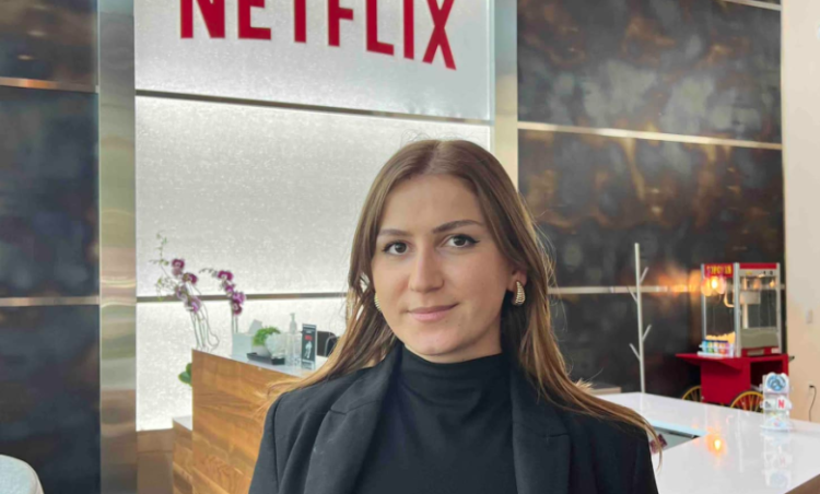 Çamerie Mazreku bëhet vajza e parë nga Kosova që punësohet në Netflix